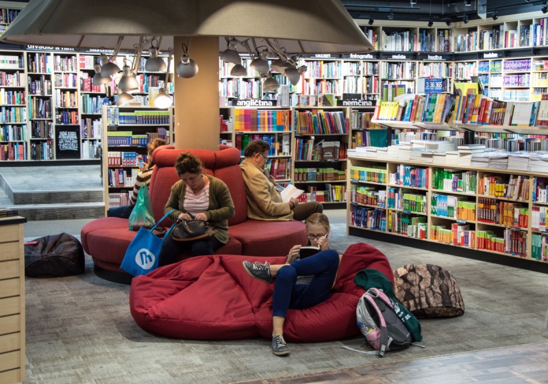magasin-LE MUY-min_books_bookstore_book_reader_readers_reading_shop_sale_books-849006